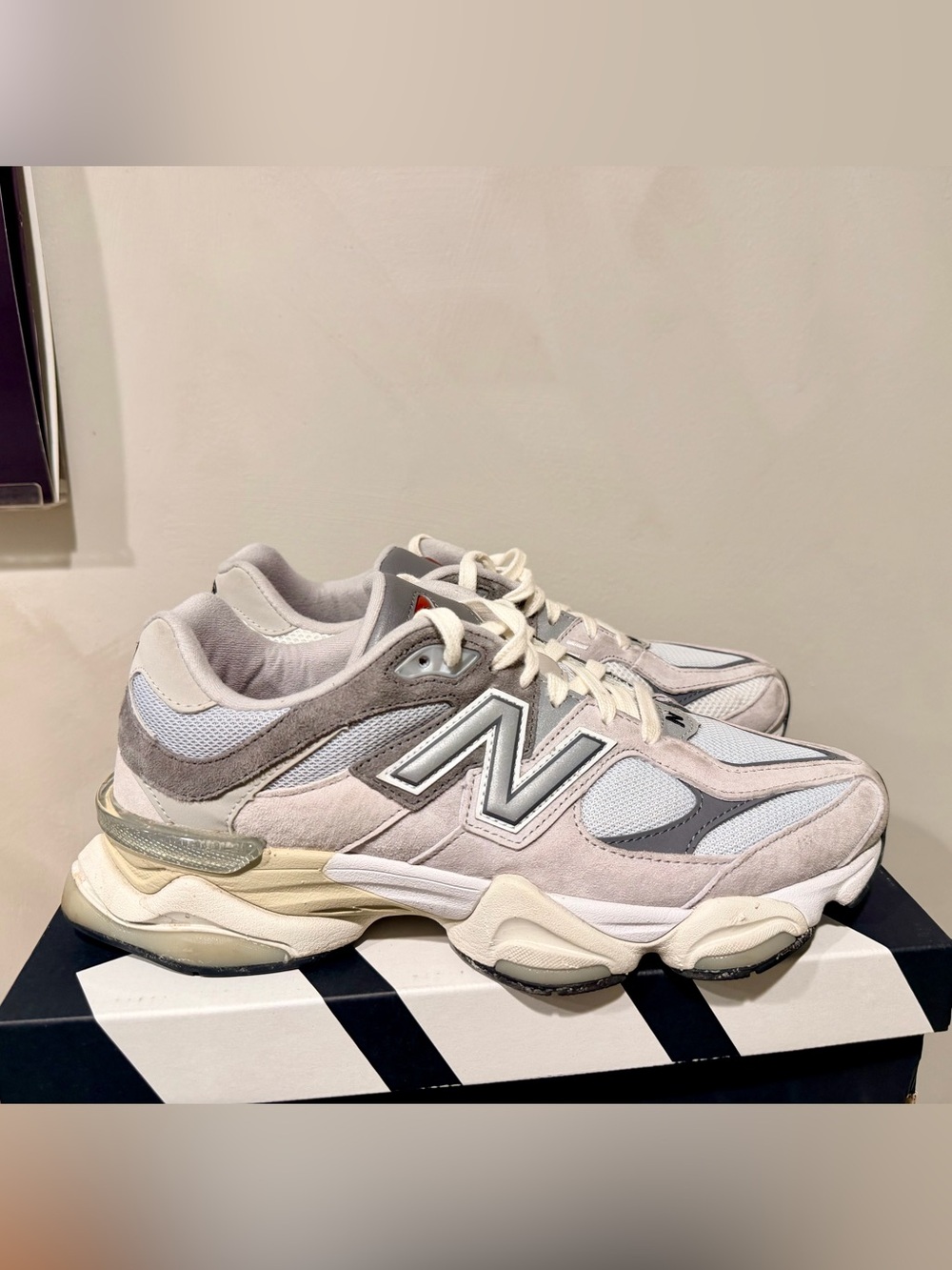 New Balance 9060 unisex sneakers (gray colorway). - Picture 3 of 9